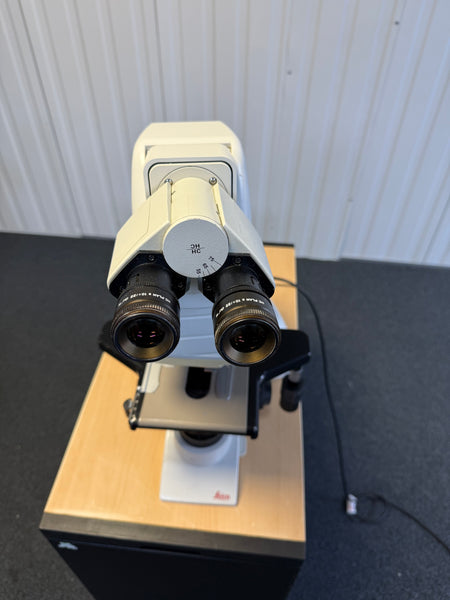 Leica DM2000 with trinocular tube and ErgoStage for advanced lab applications