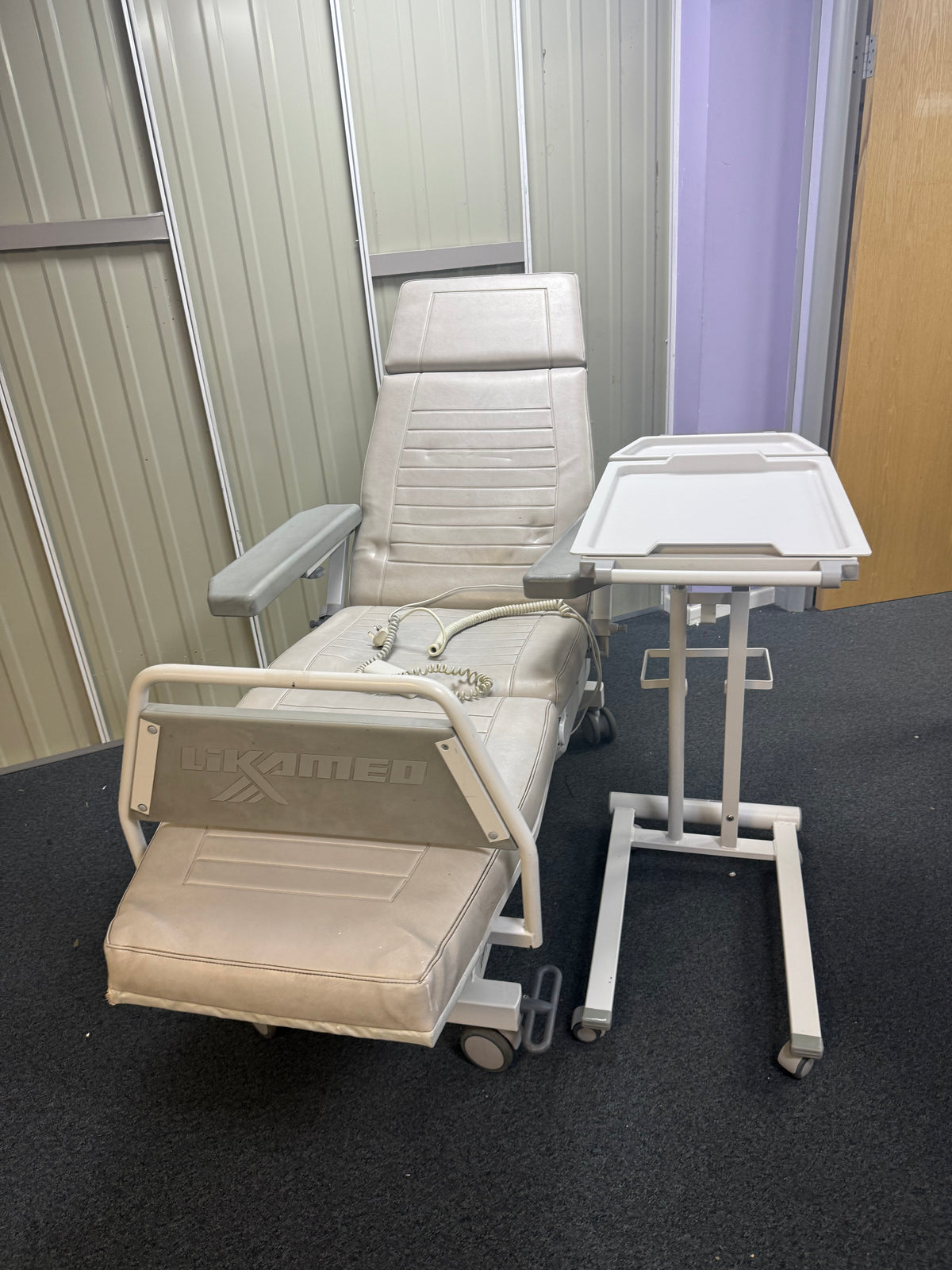 Likamed chair in upright position for infusion therapy