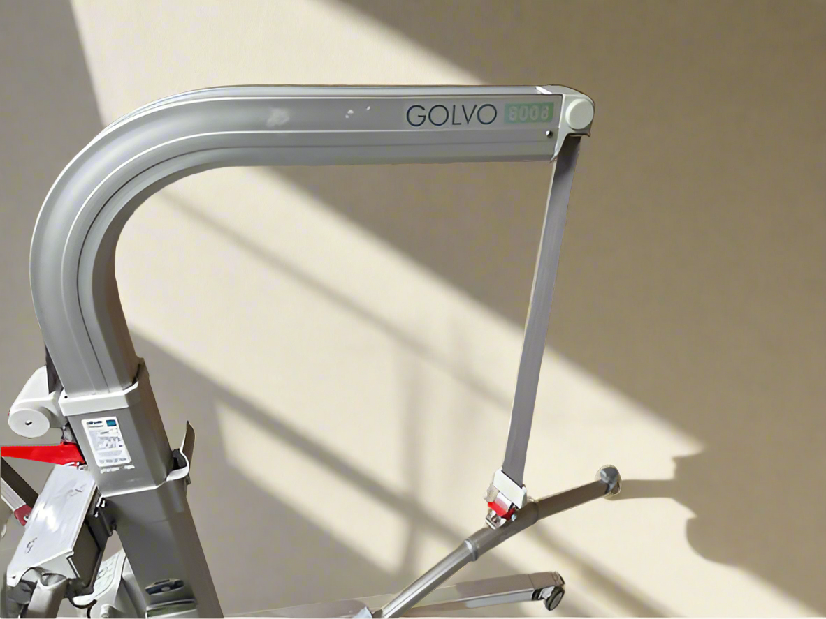 Close-up of the remote control included with the Liko Golvo 8008 for easy operation.