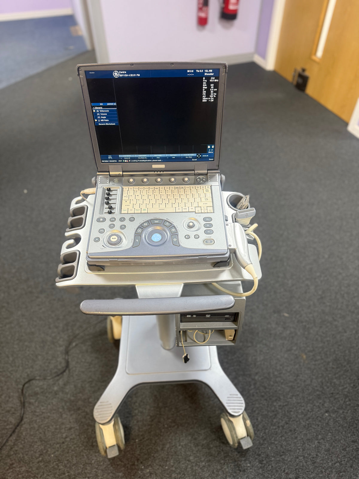 Portable Logiq e ultrasound in a clinical setting.