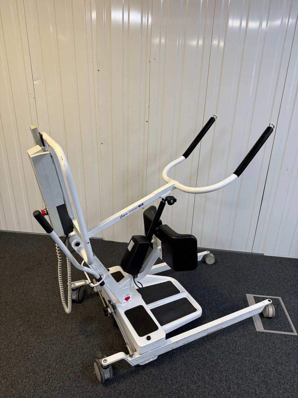 Low-profile base and wheels on StandAid 140 hoist