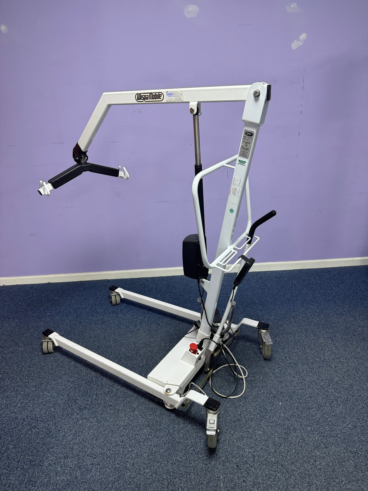 Mobile patient hoist with rechargeable battery pack