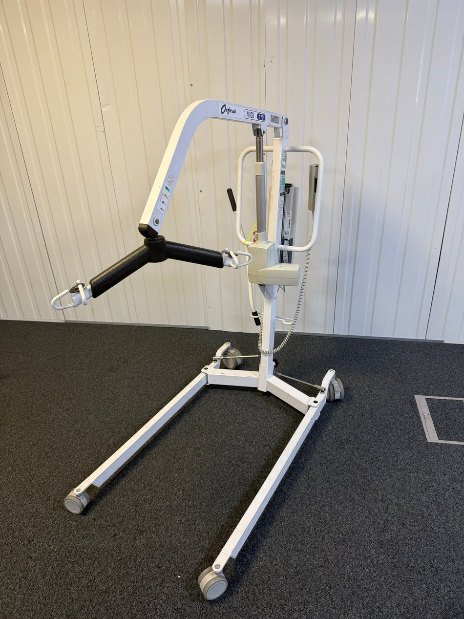 Oxford MIDI 170 on rollable castors for mobility and positioning