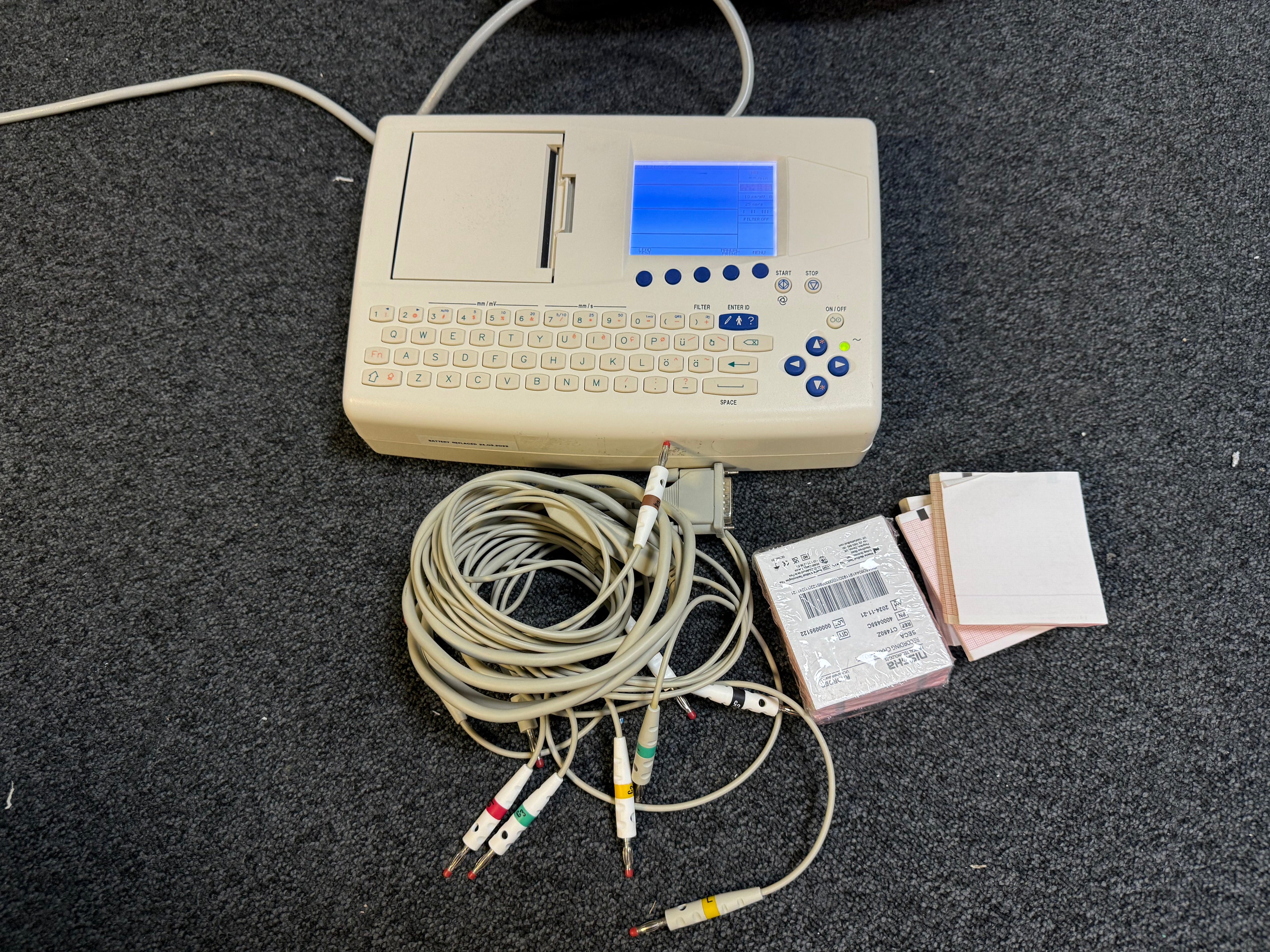SAG Model P8000 ECG Machine with 10 Lead ECG Lead, Recording Papers and Power Cord in Carry Bag