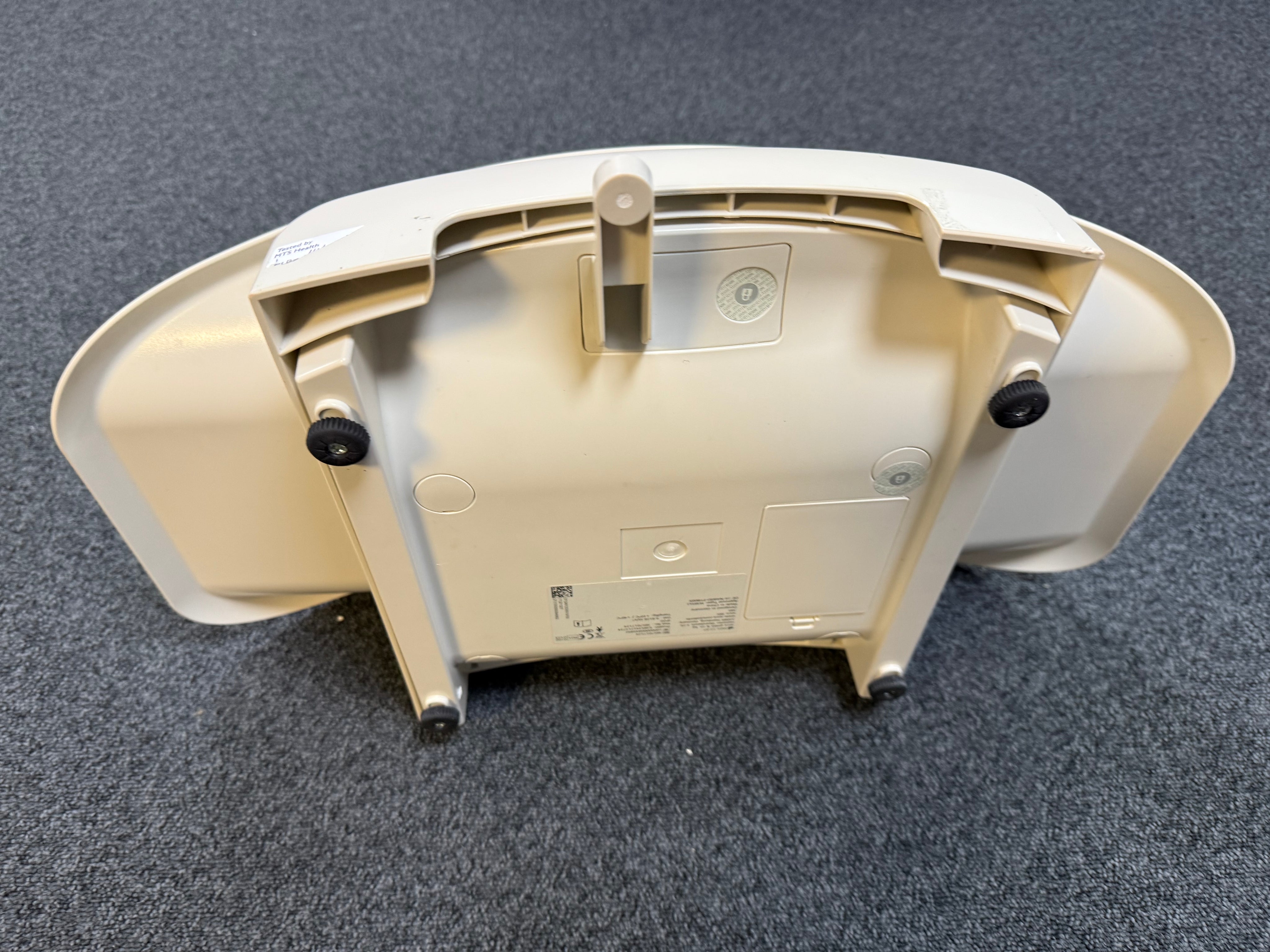 Seca 385 used as a flat scale for toddler weight measurement