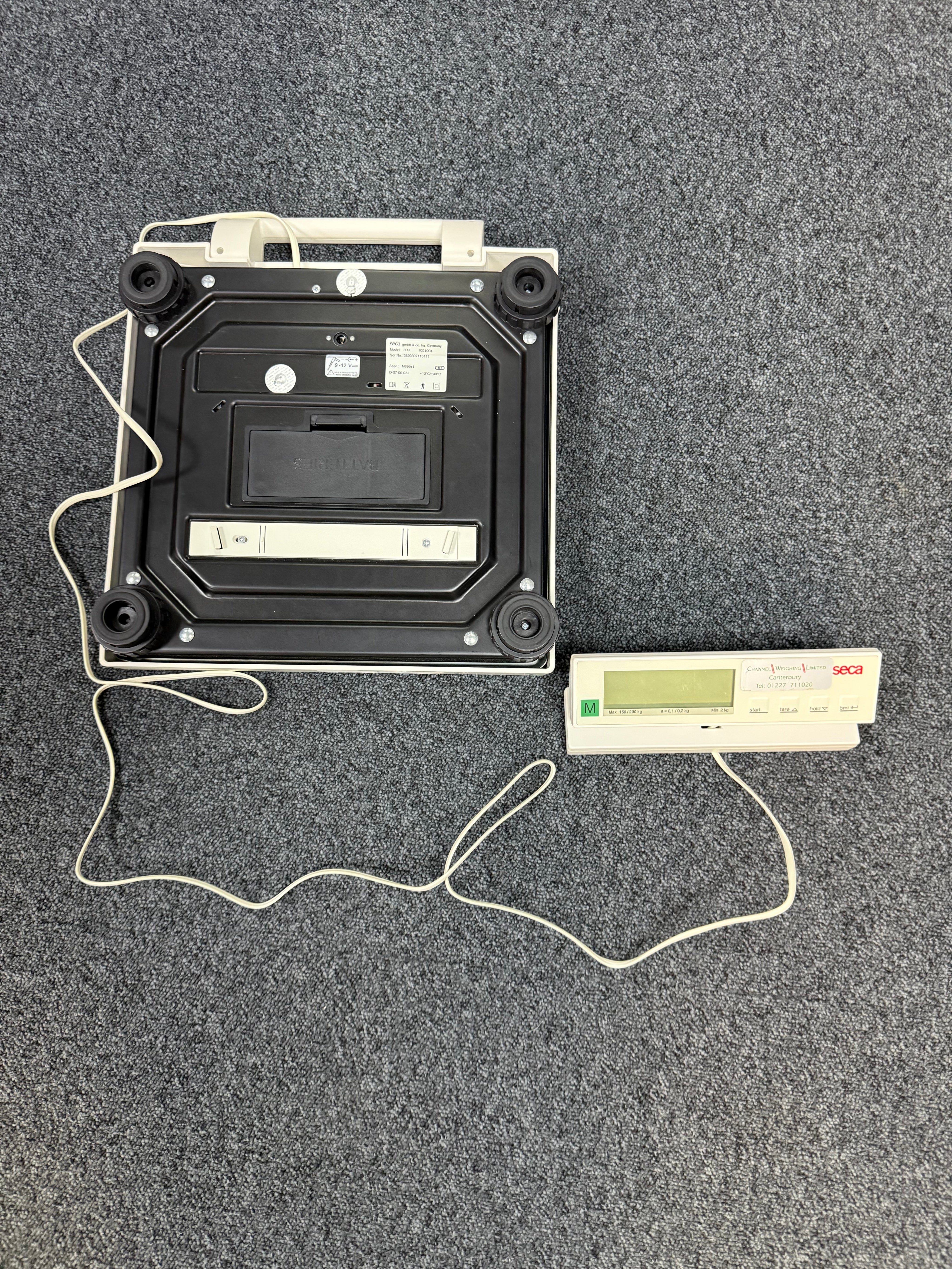 Seca 877 Class III Electronic Flat Scale with integrated foot pedal