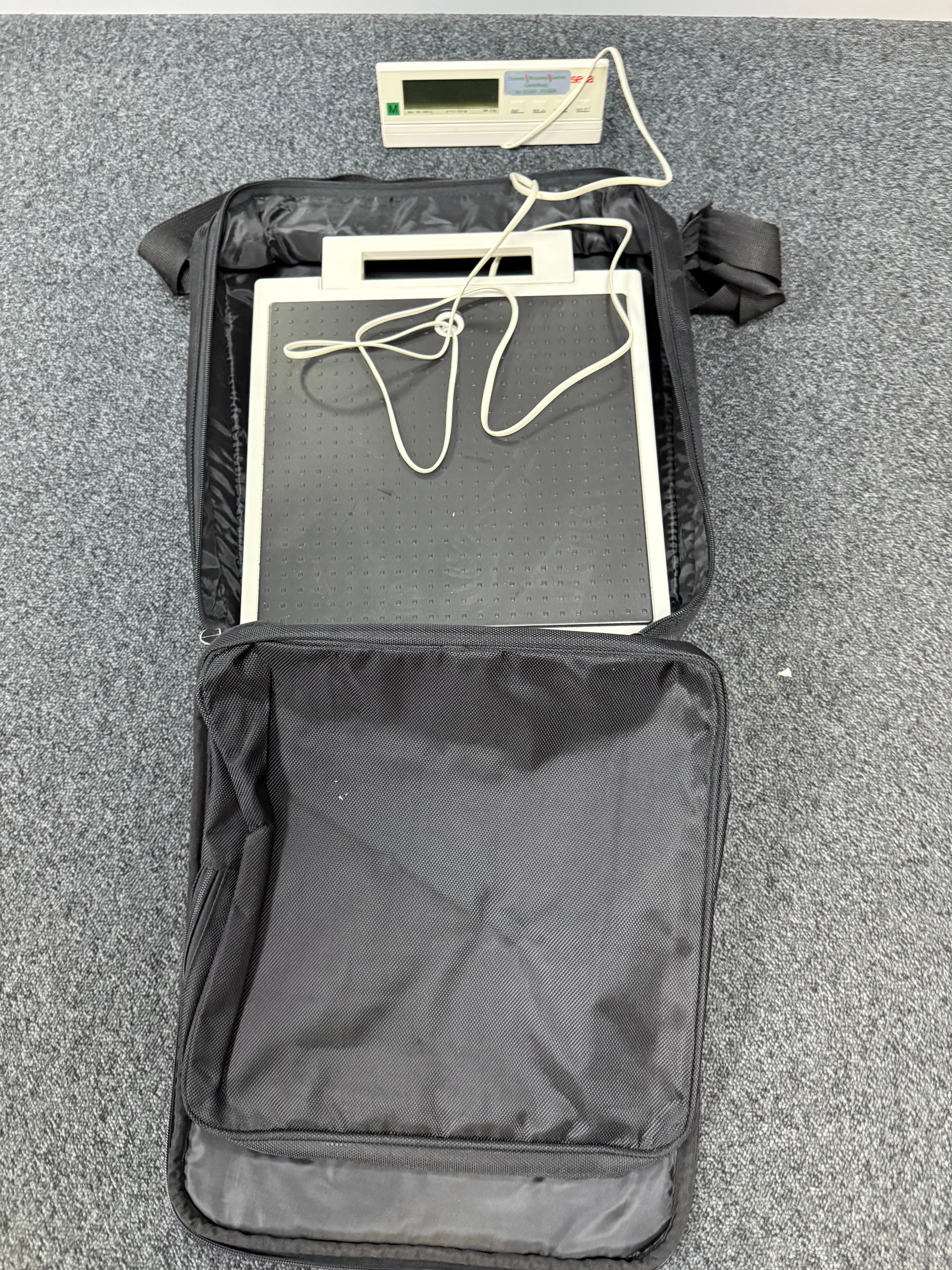 Seca 877 Class III Electronic Flat Scale with integrated foot pedal in a bag