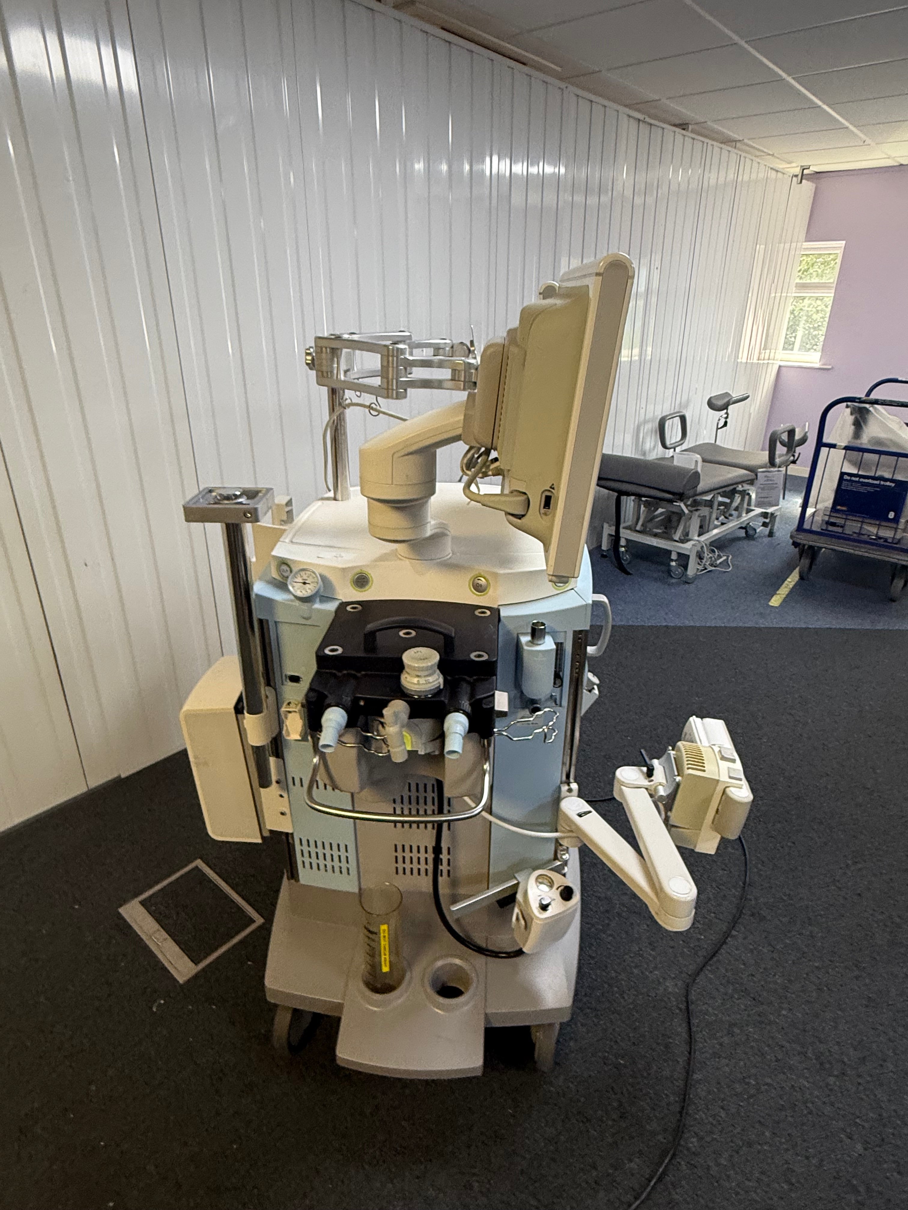 Side view of Dräger Zeus anaesthesia workstation ready for theatre use