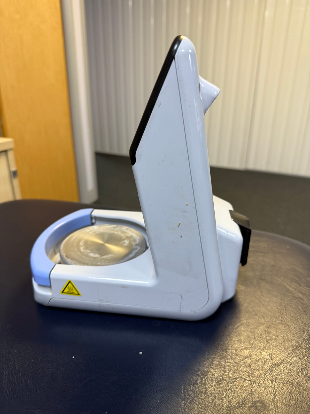 F&P 950 humidifier system setup for ICU patient ventilation support