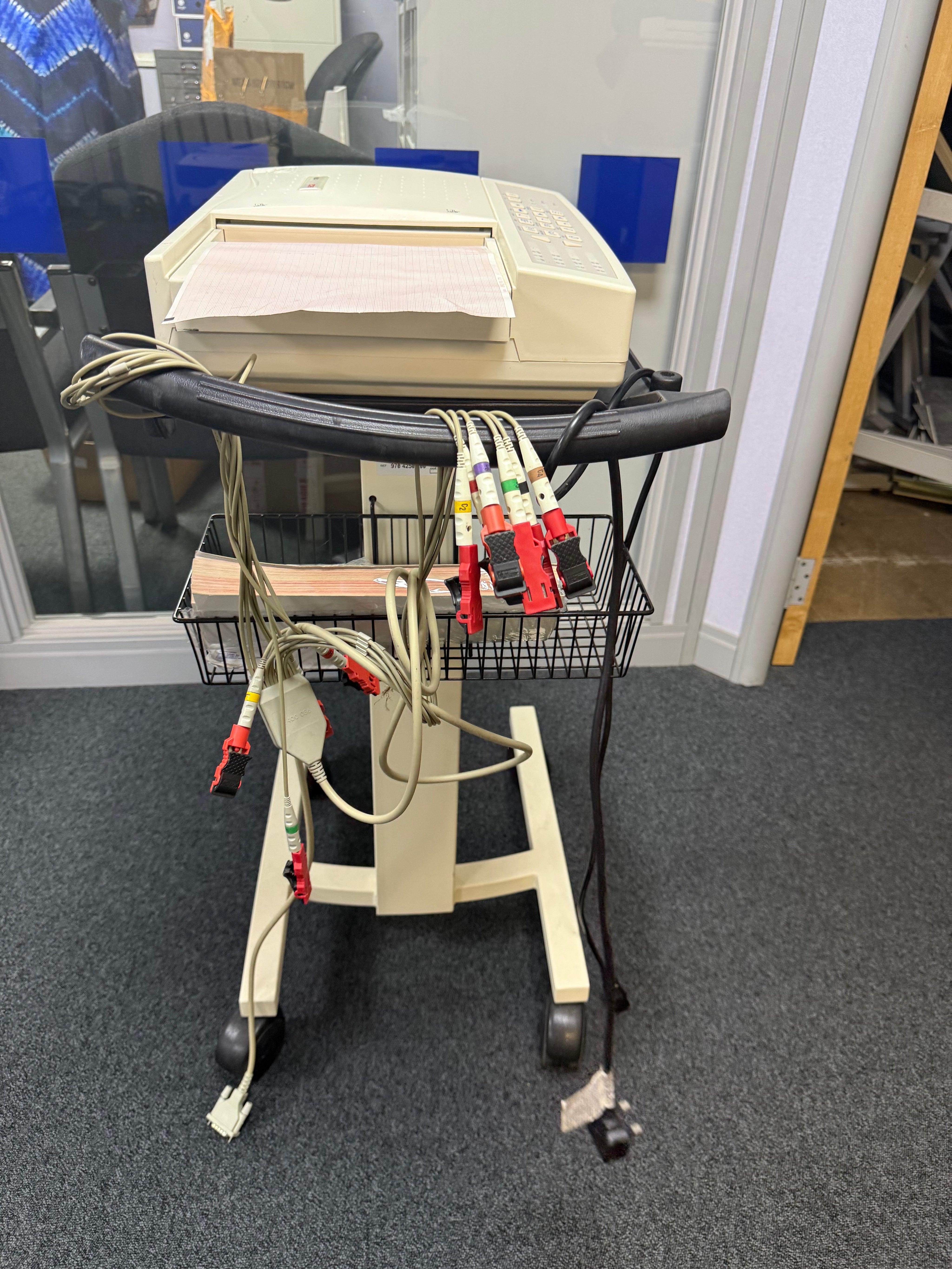 Side view of the Seca CT6i desktop ECG device with patient cable in a stand
