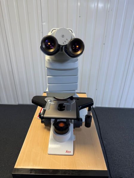 User-friendly controls and symmetrical operation on Leica DM2000 upright microscope