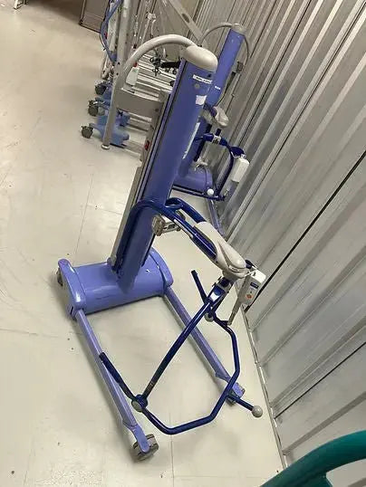 Arjo Huntleigh Maxi Move III Patient stand Hoist with Battery - SelfiMed UK