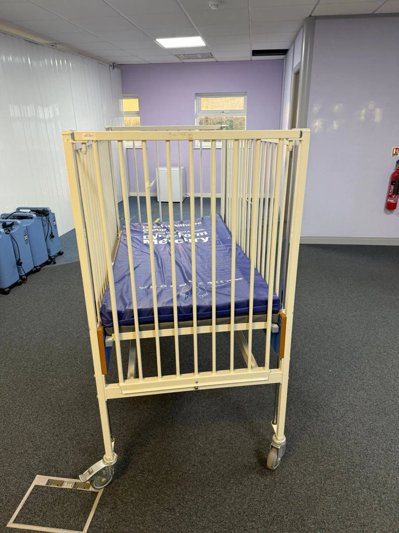 Normal Mac Cot Infant Cot | ArjoHuntleigh Manual Cot | SelfiMed UK