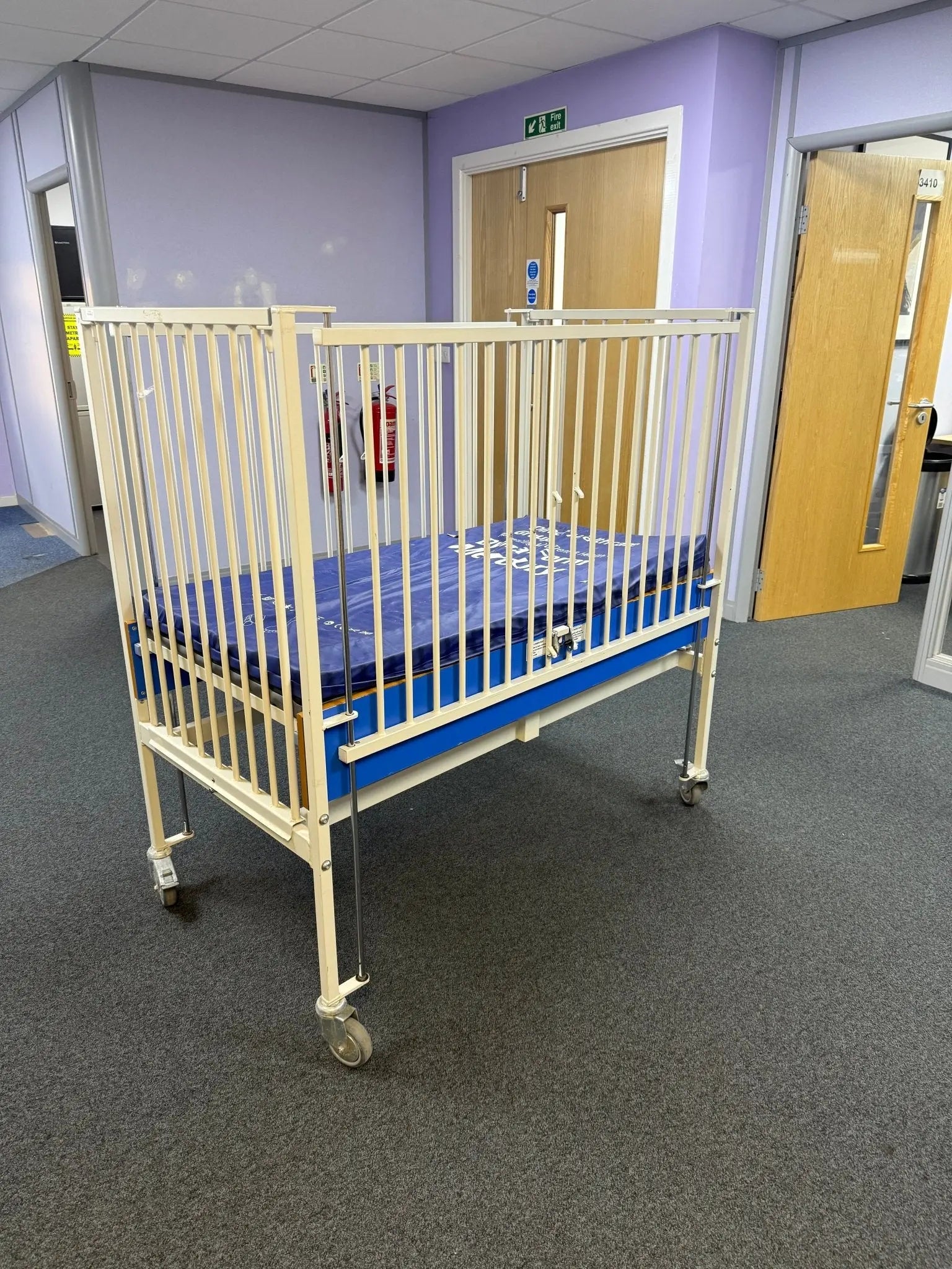 Normal Mac Cot Infant Cot | ArjoHuntleigh Manual Cot | SelfiMed UK
