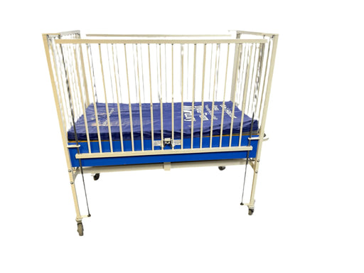 ArjoHuntleigh Manual Infant Cot - SelfiMed UK