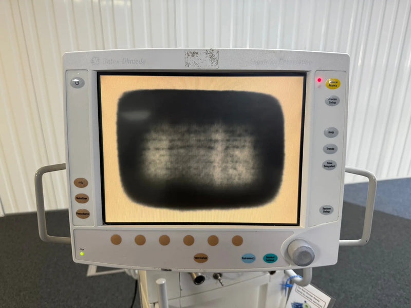 Datex Ohmeda Engstrom Carestation Ventilator with damaged screen - SelfiMed UK