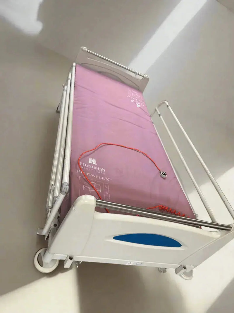 Huntleigh Contoura 480 Electric Hospital Bed with Arjo Pentaflex Mattress - SelfiMed UK
