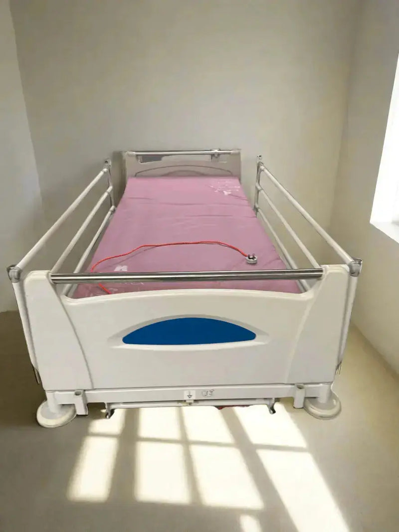 Huntleigh Contoura 480 Electric Hospital Bed with Arjo Pentaflex Mattress - SelfiMed UK