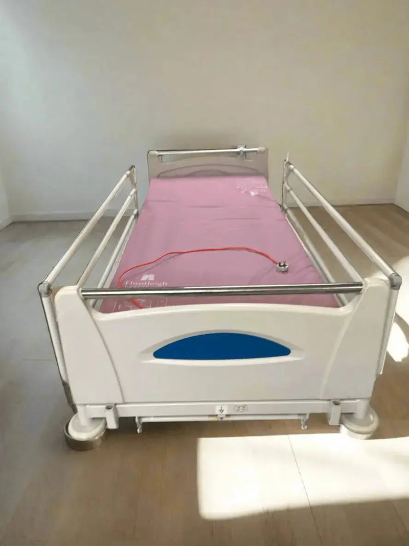 Huntleigh Contoura 480 Electric Hospital Bed with Arjo Pentaflex Mattress - SelfiMed UK