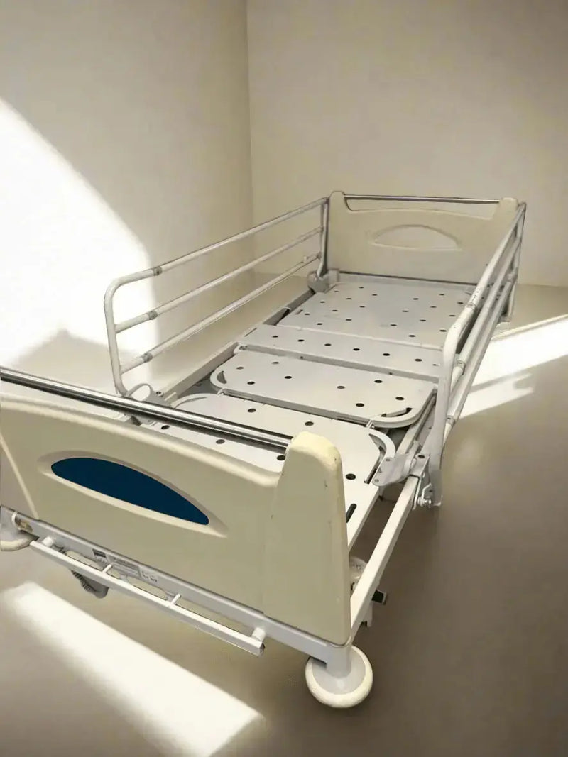 Huntleigh Contoura 480 Electric Hospital Bed with Arjo Pentaflex Mattress - SelfiMed UK