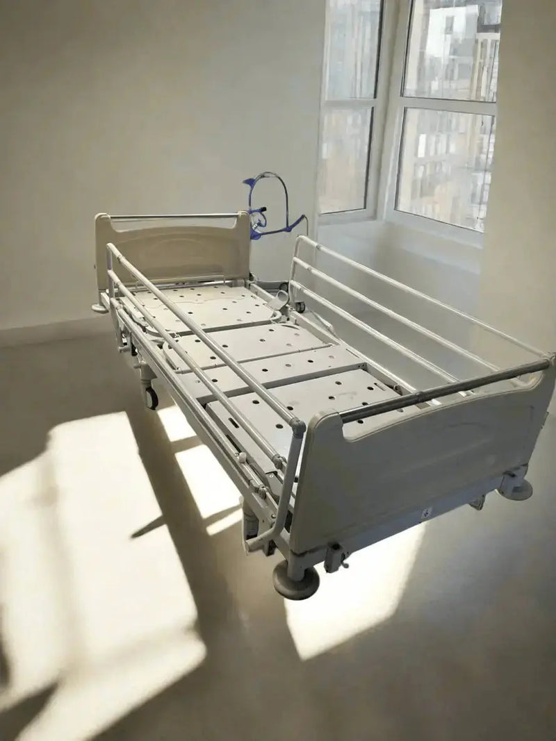 Huntleigh Contoura 480 Electric Hospital Bed with Arjo Pentaflex Mattress - SelfiMed UK