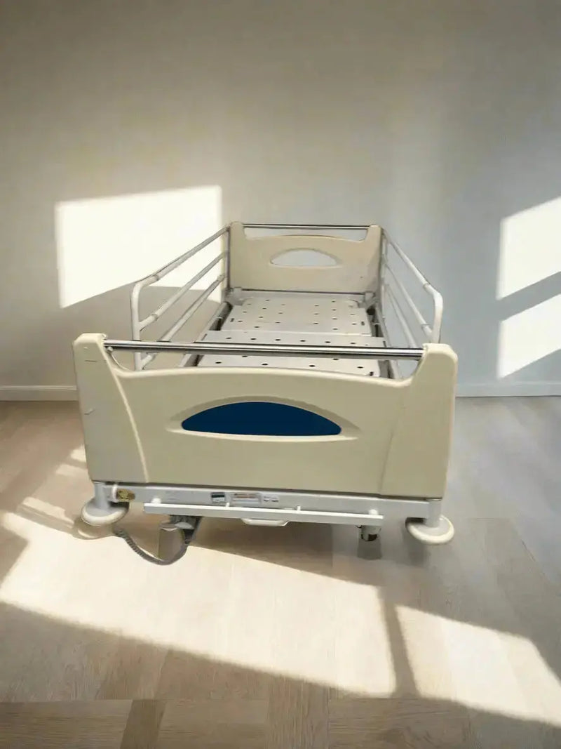 Huntleigh Contoura 480 Electric Hospital Bed with Arjo Pentaflex Mattress - SelfiMed UK