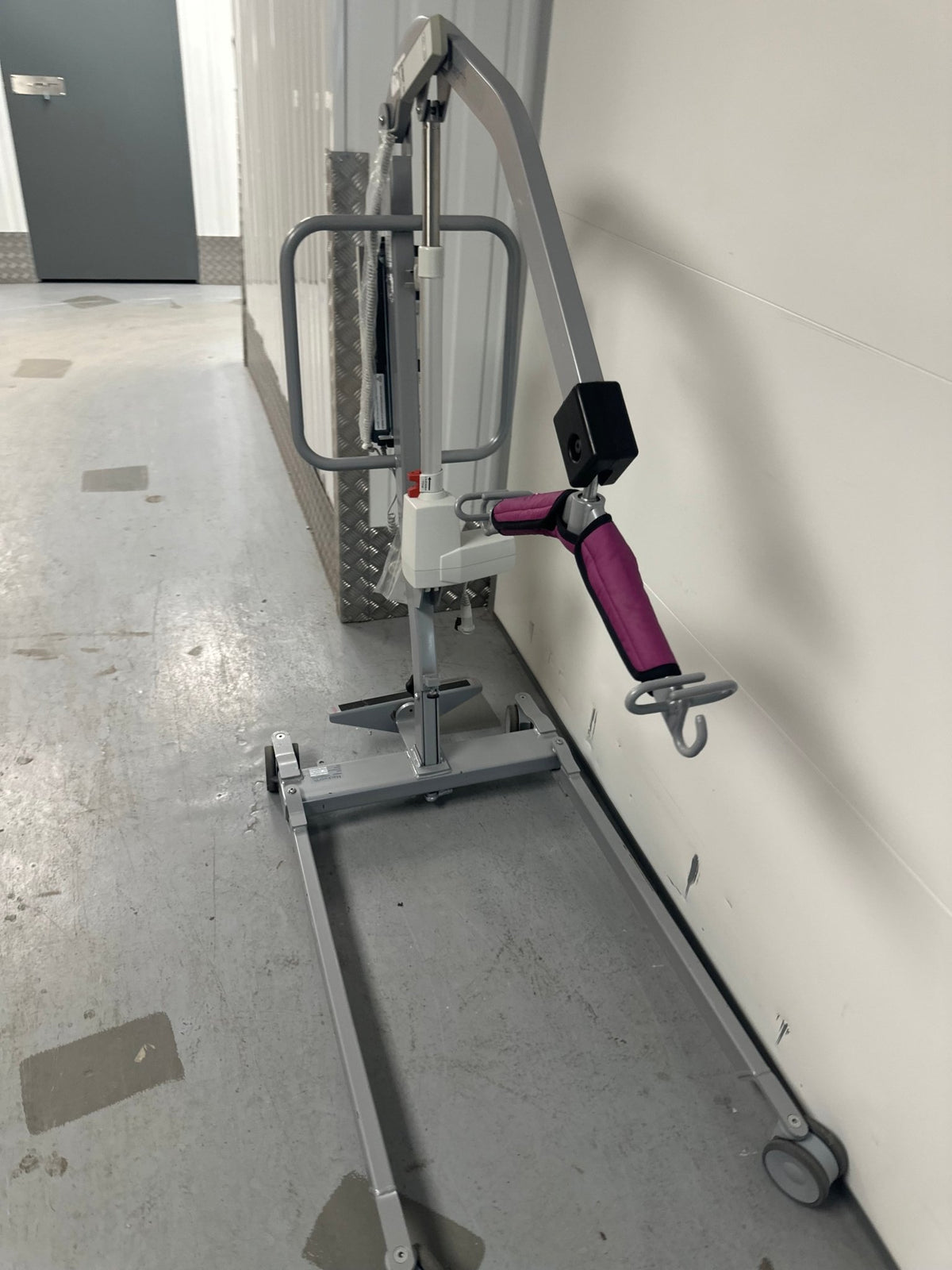 Mackworth M180 Electric Patient Hoist - SelfiMed UK