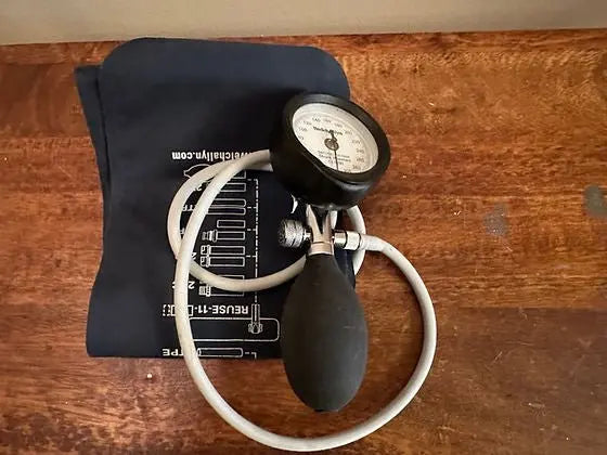 Professional Aneroid Sphygmomanometer Adult Cotton Cuff Blood Pressure Monitor - SelfiMed UK