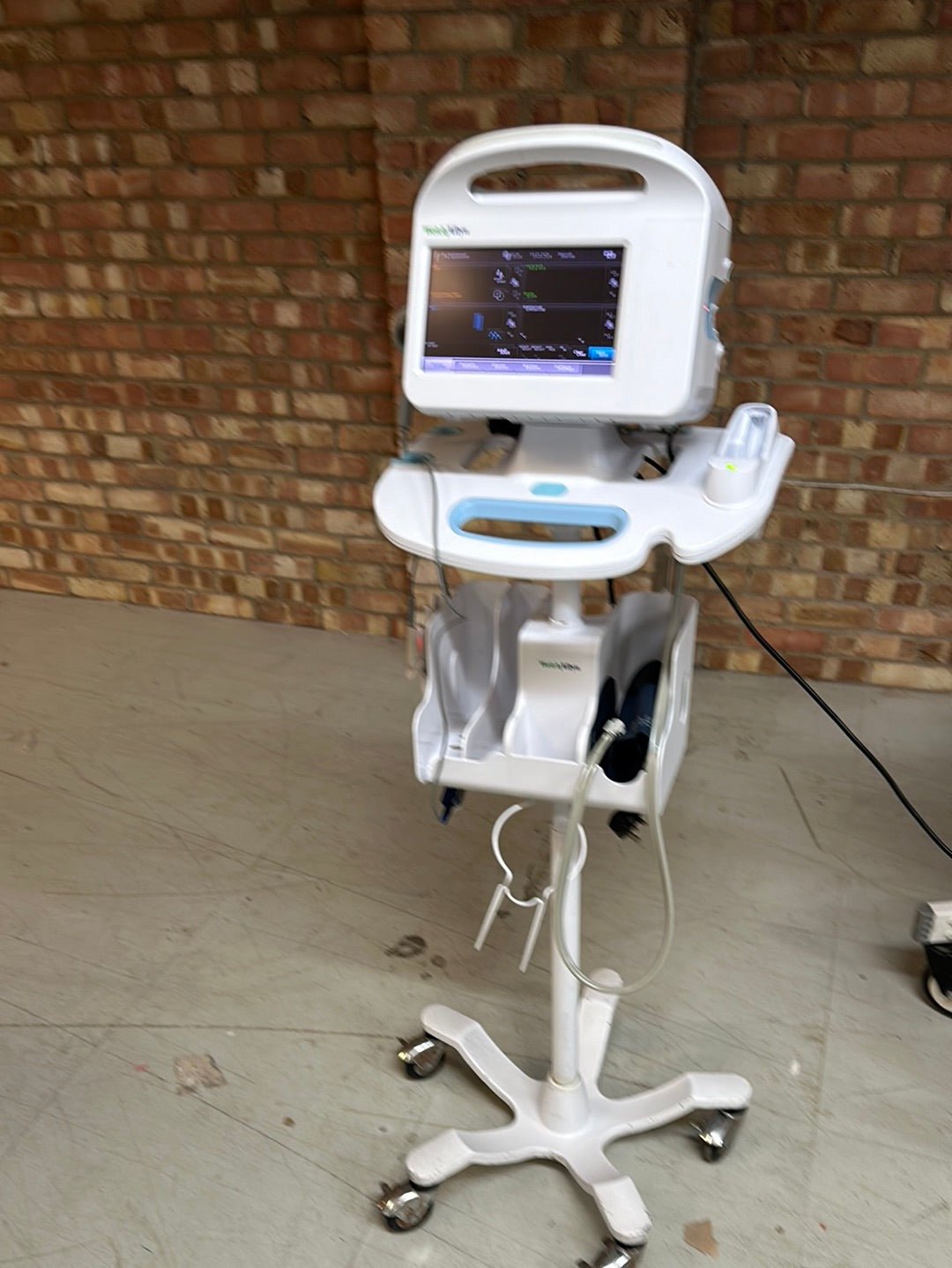 Welch Allyn 6000 Series Vital Signs Monitor with Accessories NIBP, Cuff, SpO2 on Trolley Stand - SelfiMed UK