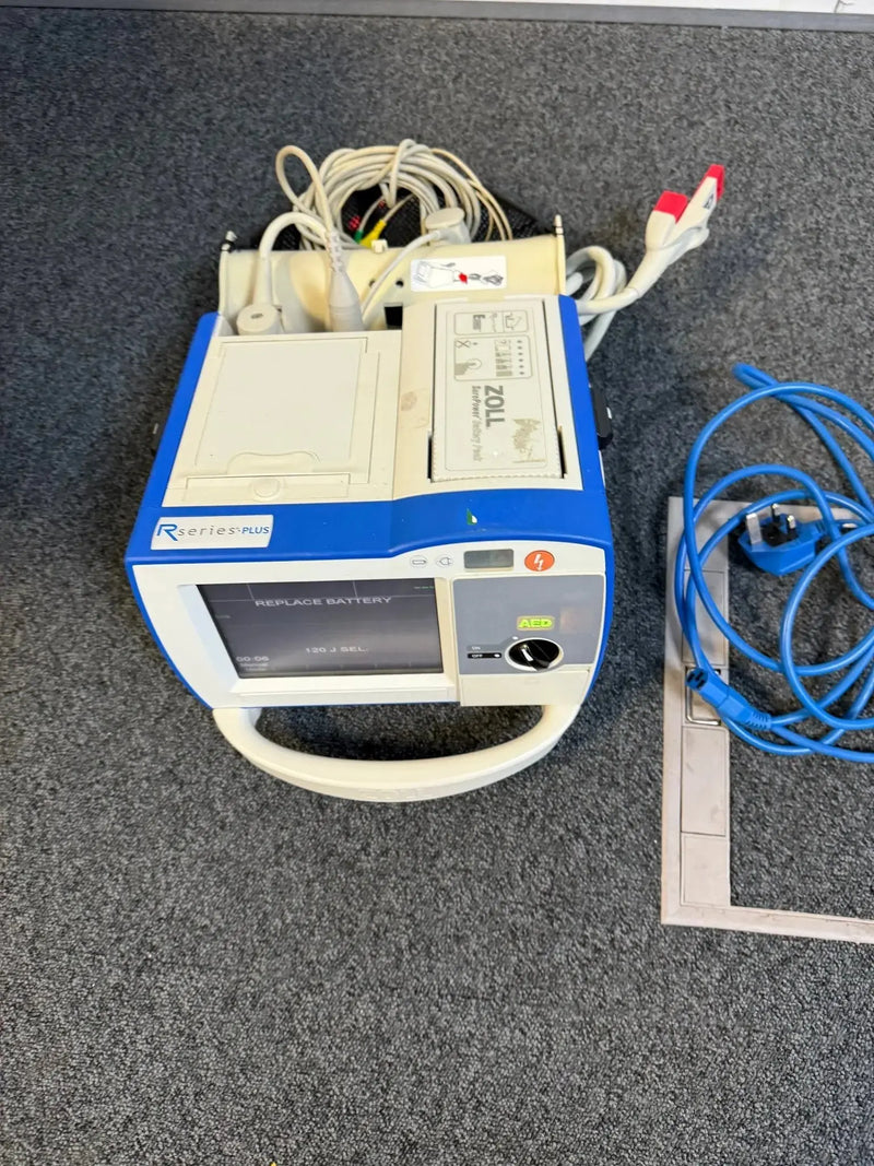 Zoll R - Series Plus Defibrillator with Pacing Function in Box with Battery - SelfiMed UK