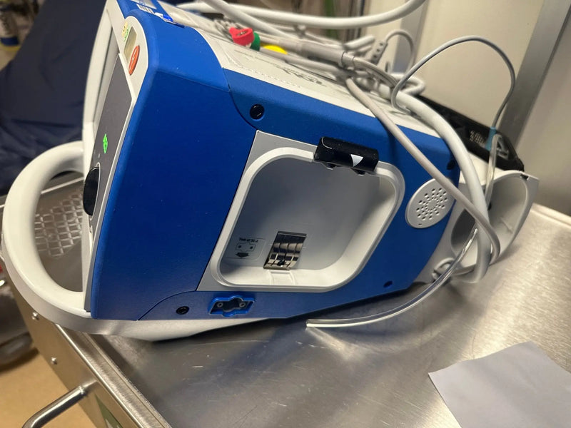 Zoll R - Series Plus Defibrillator with Pacing Function with No Battery - SelfiMed UK
